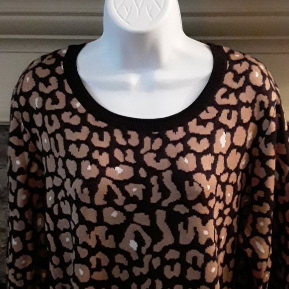 Jaclyn Smith Sweaters - NWT Jaclyn Smith Animal Print Sweater